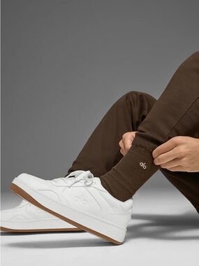 ALO Yoga Unisex Understated Sock Half Crew Espresso Crew Sock Dark Brown